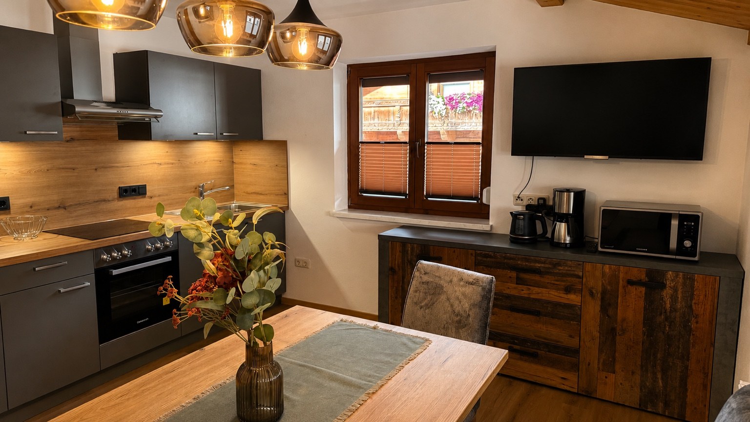 Küche mit Essbereich der Ferienwohnung